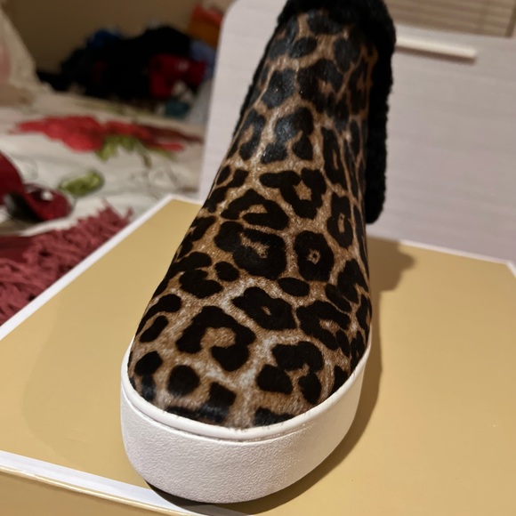 Michael Kors Ashlyn Shearling Lined Bootie   in Leopard print  Sz 8.5  RARE - Picture 14 of 15
